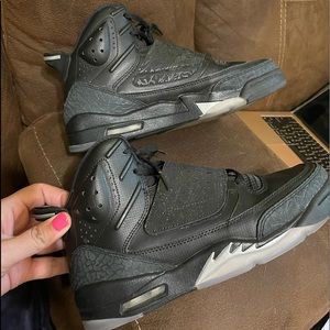 Boys size 6y Jordan’s